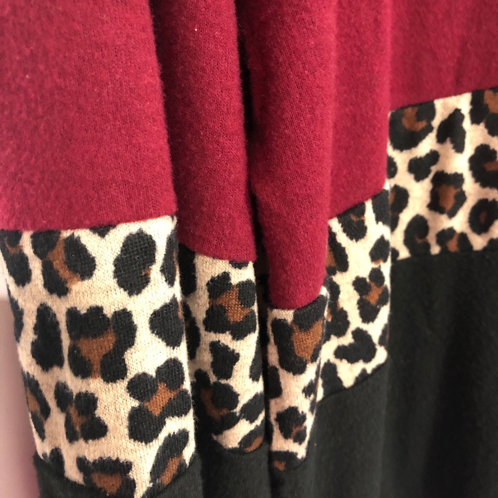 New Riah Fashion ColorBlock Leopard Print Sweater - Picture 5 of 10